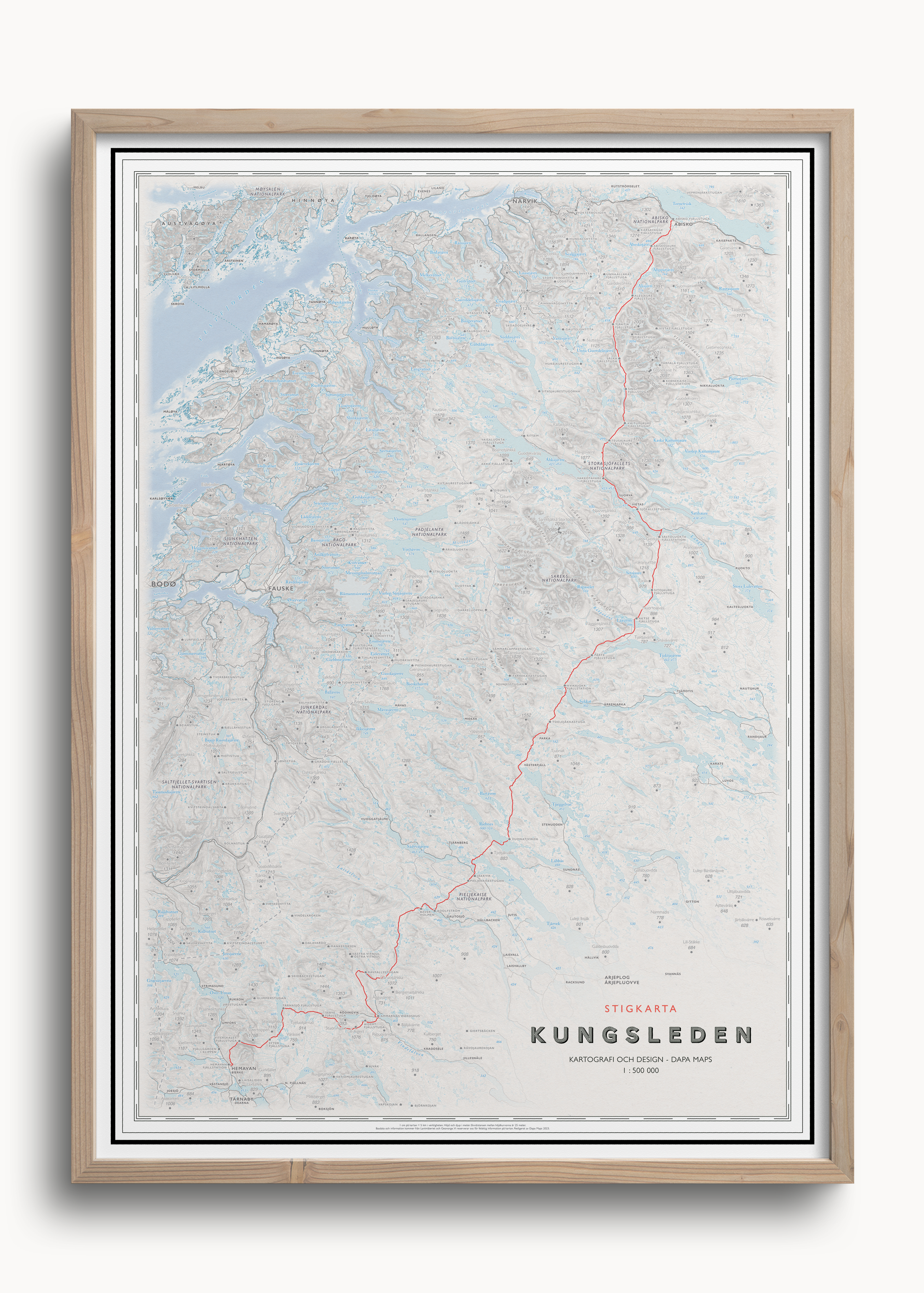 Stigkarta Kungsleden, inramad i ek